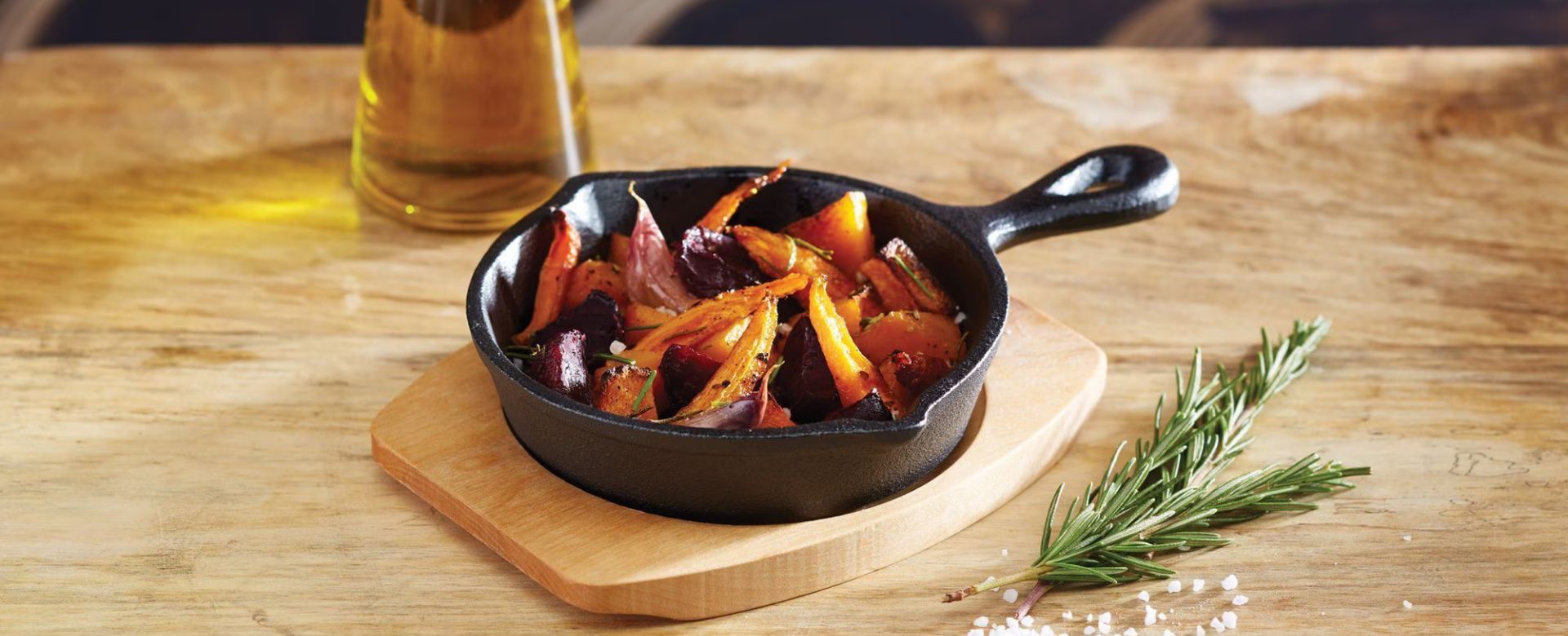 Cast iron grill pan with foldable handle